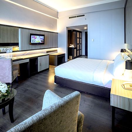Grand Jatra Hotel Pakanbaru Exteriör bild