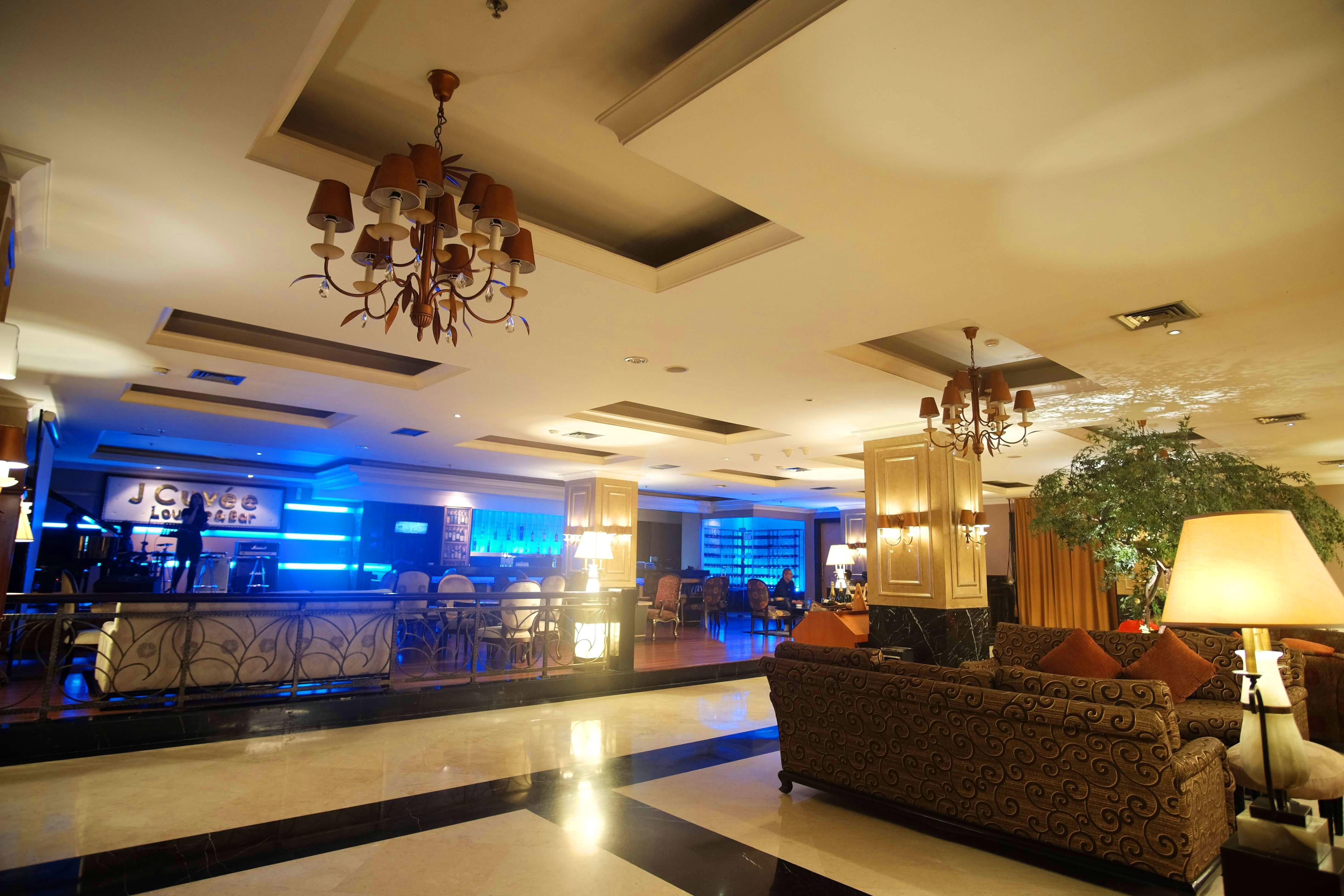 Grand Jatra Hotel Pakanbaru Exteriör bild
