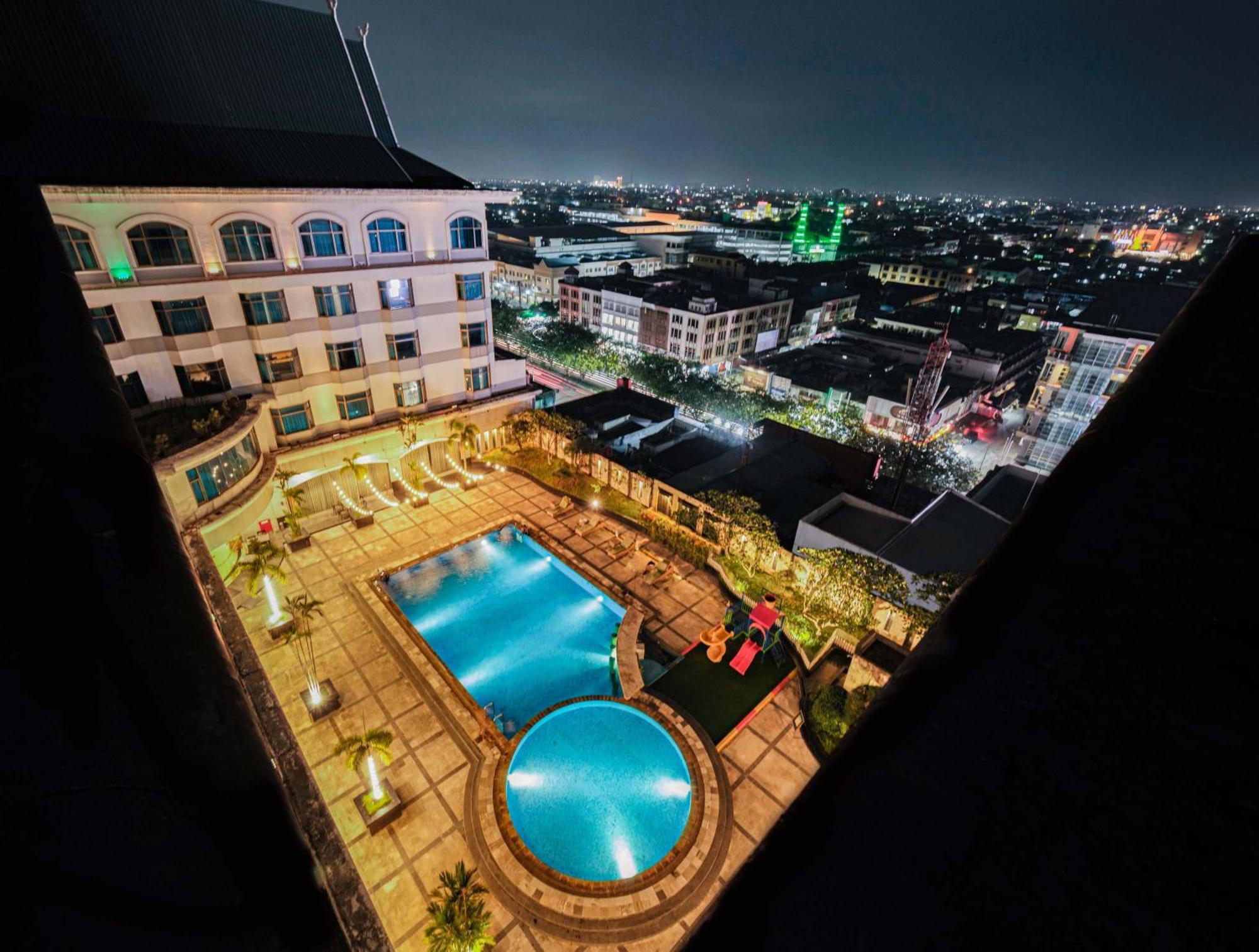 Grand Jatra Hotel Pakanbaru Exteriör bild