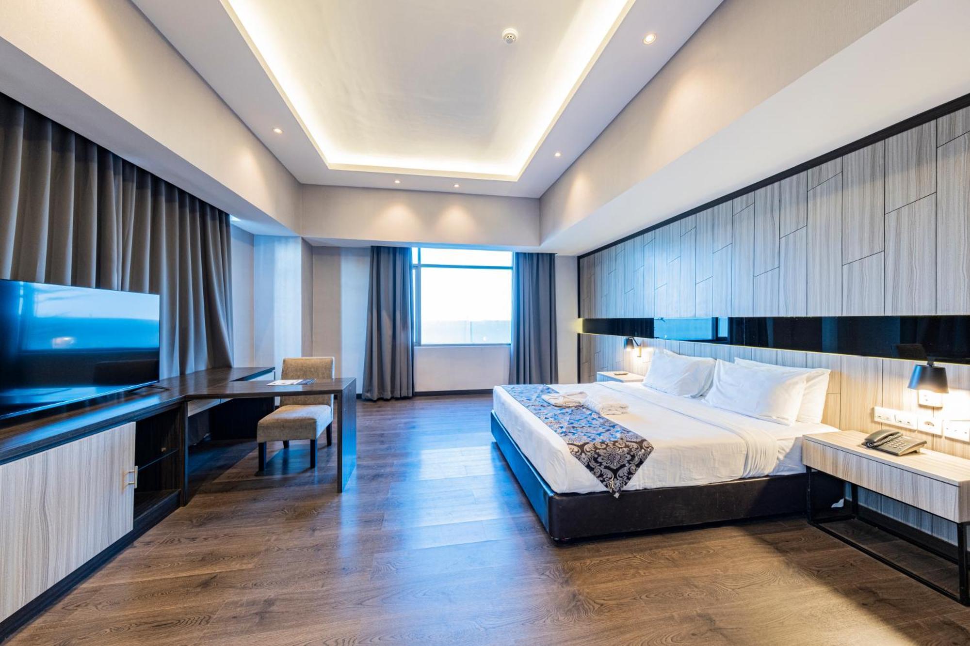 Grand Jatra Hotel Pakanbaru Exteriör bild