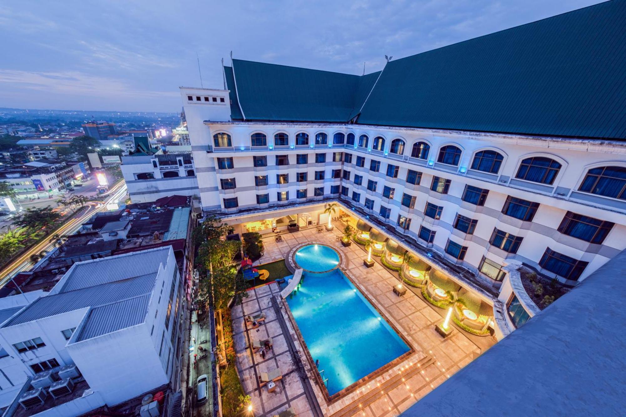 Grand Jatra Hotel Pakanbaru Exteriör bild