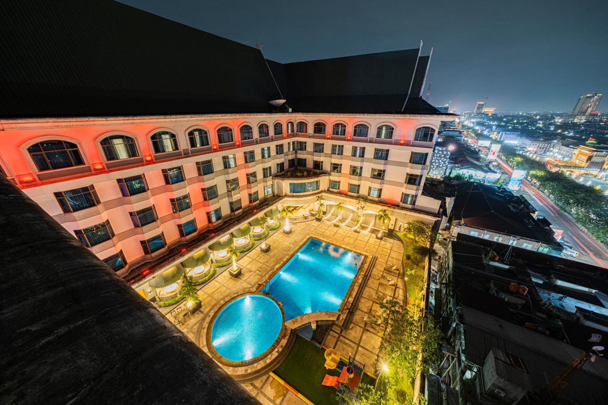 Grand Jatra Hotel Pakanbaru Exteriör bild