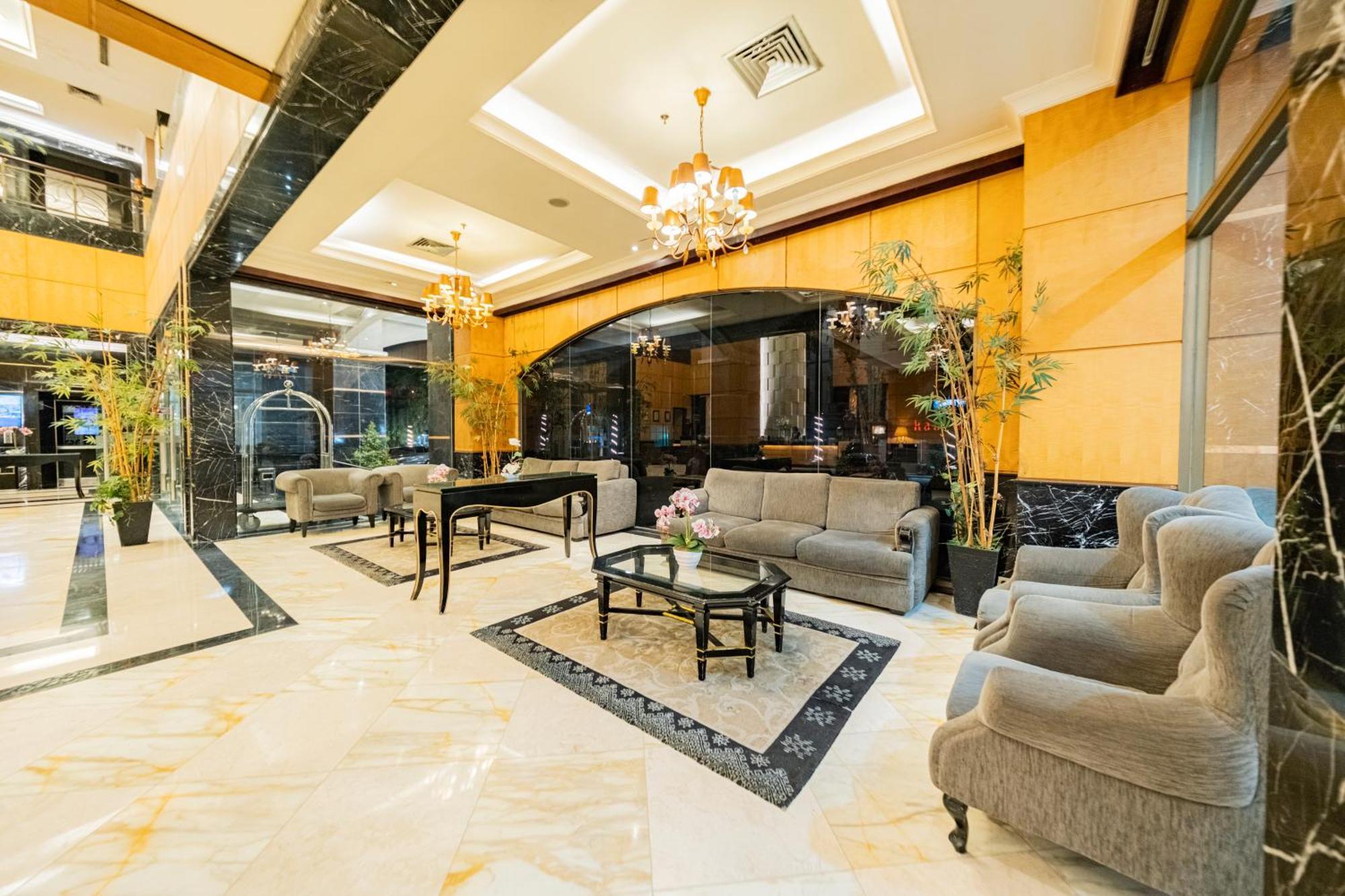Grand Jatra Hotel Pakanbaru Exteriör bild