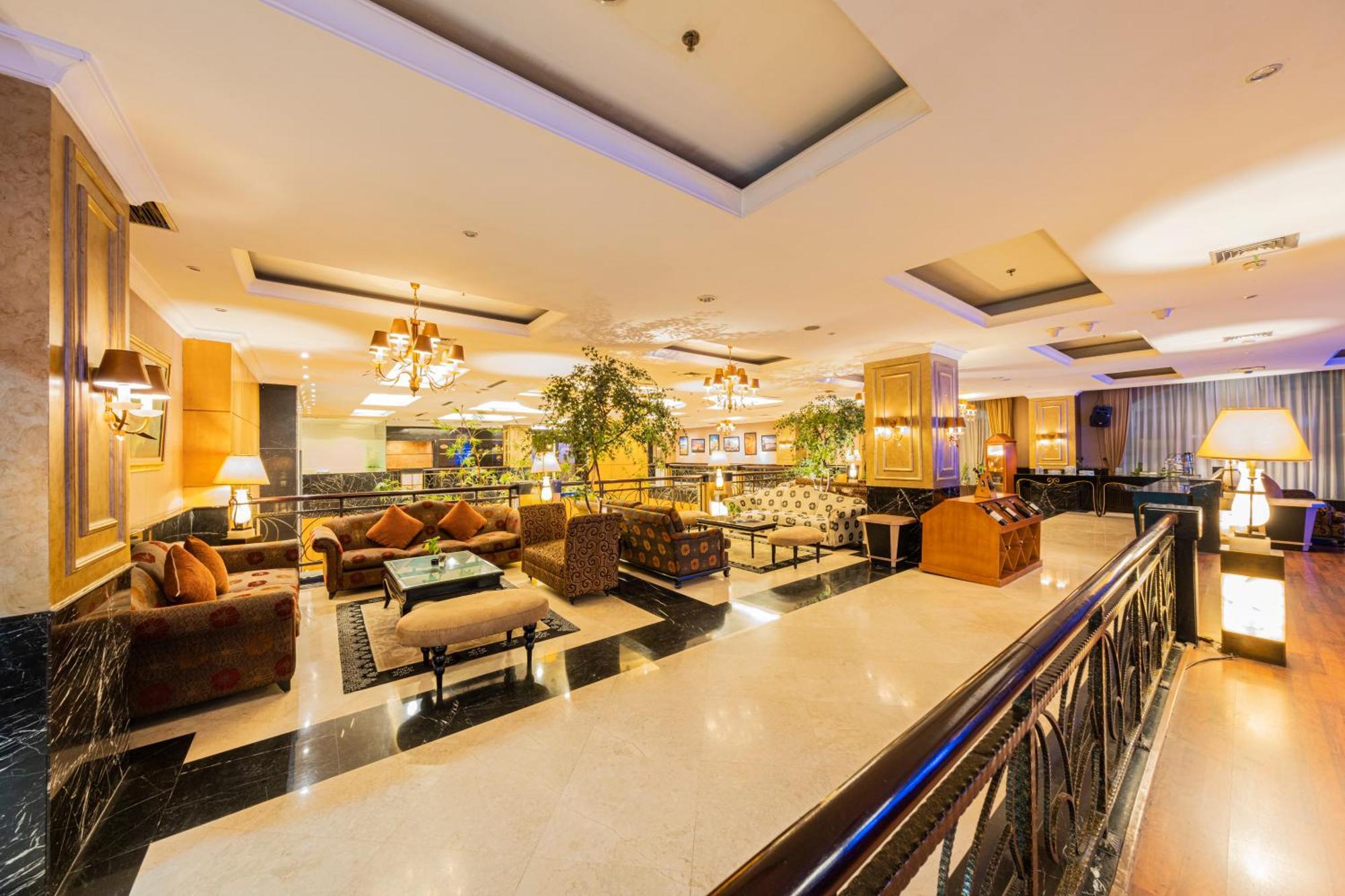 Grand Jatra Hotel Pakanbaru Exteriör bild