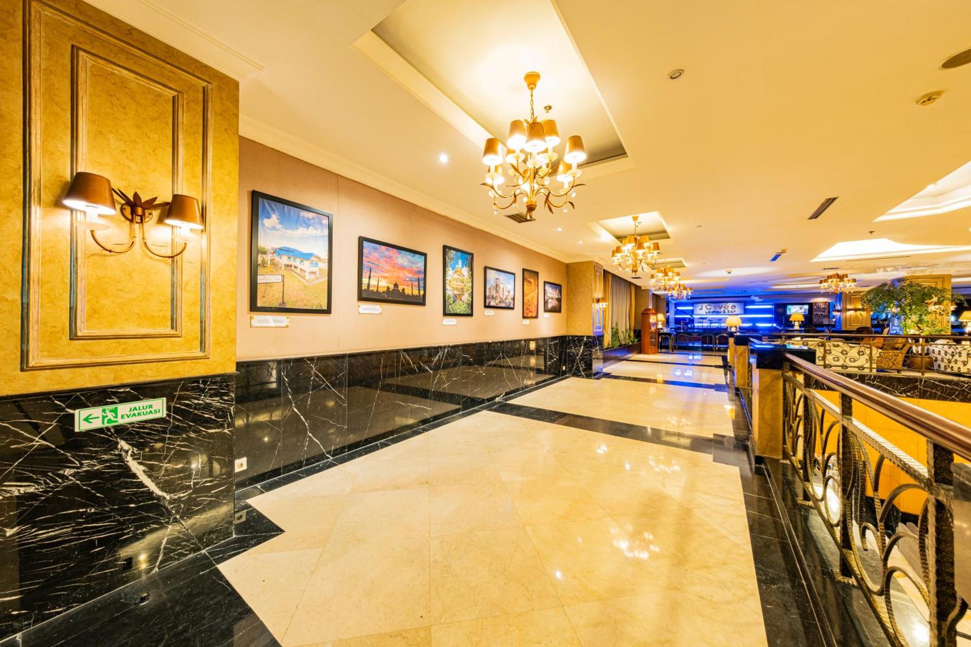 Grand Jatra Hotel Pakanbaru Exteriör bild