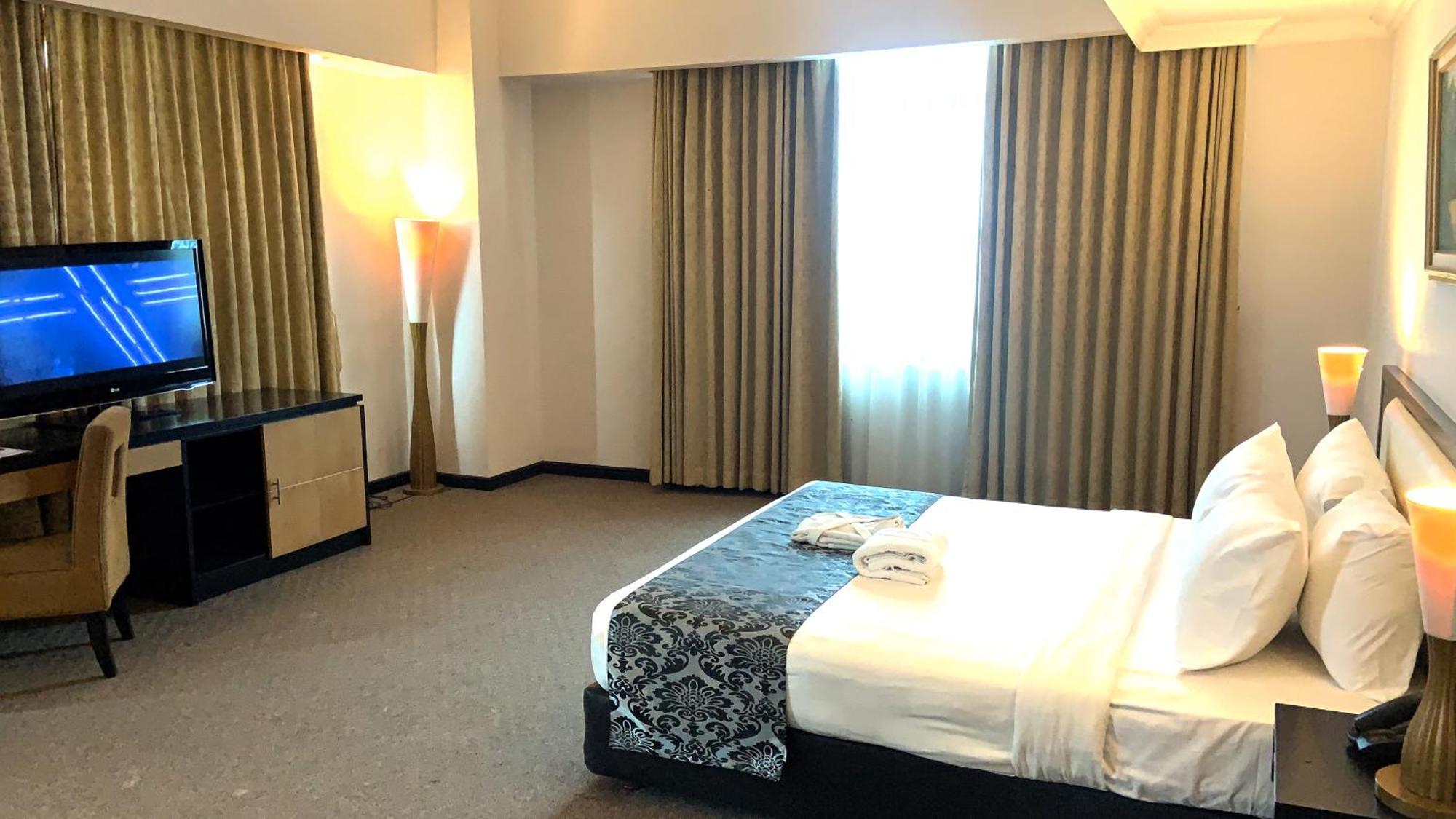 Grand Jatra Hotel Pakanbaru Exteriör bild